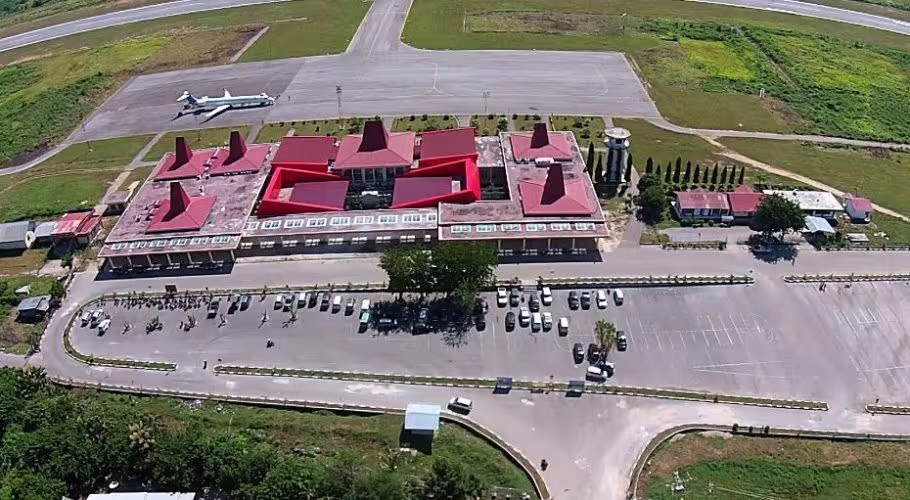 Tambolaka Sumba Airport Aeropuerto Tambolaka
